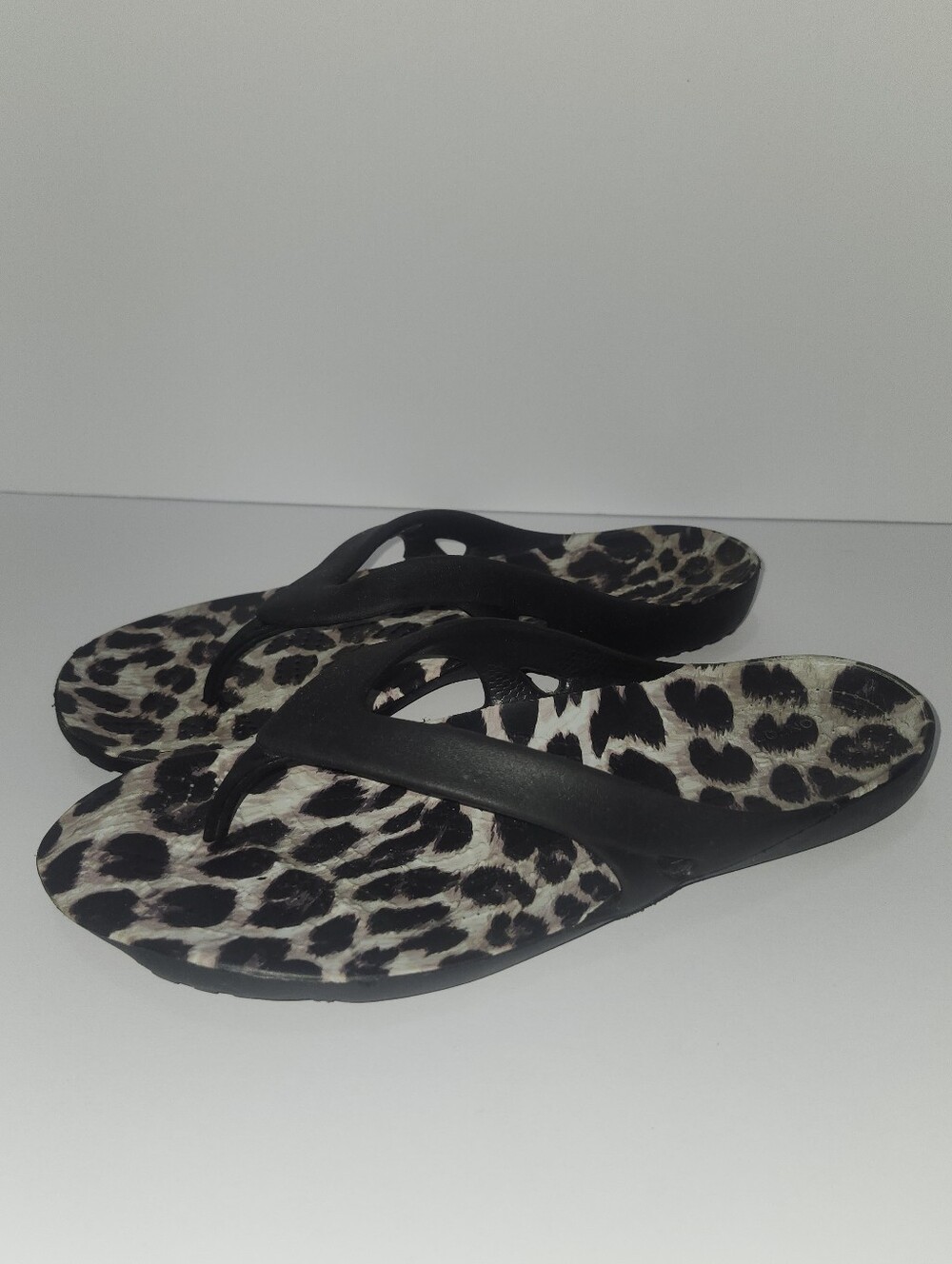 CROCS Women's Leopard Print Flip Sandals - Black Straps